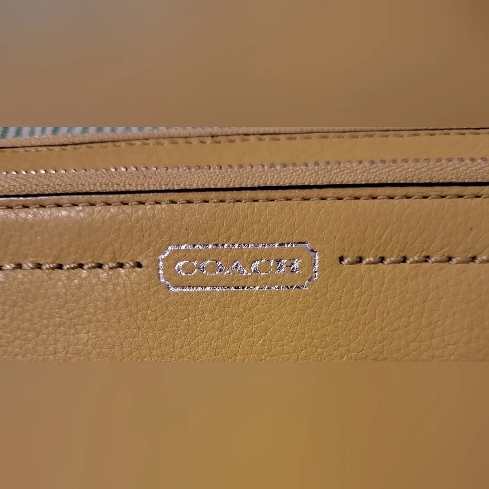 EUC Y2K Coach Neon Green Duo Zip Casual Everyday Wallet Wristlet Clutch
